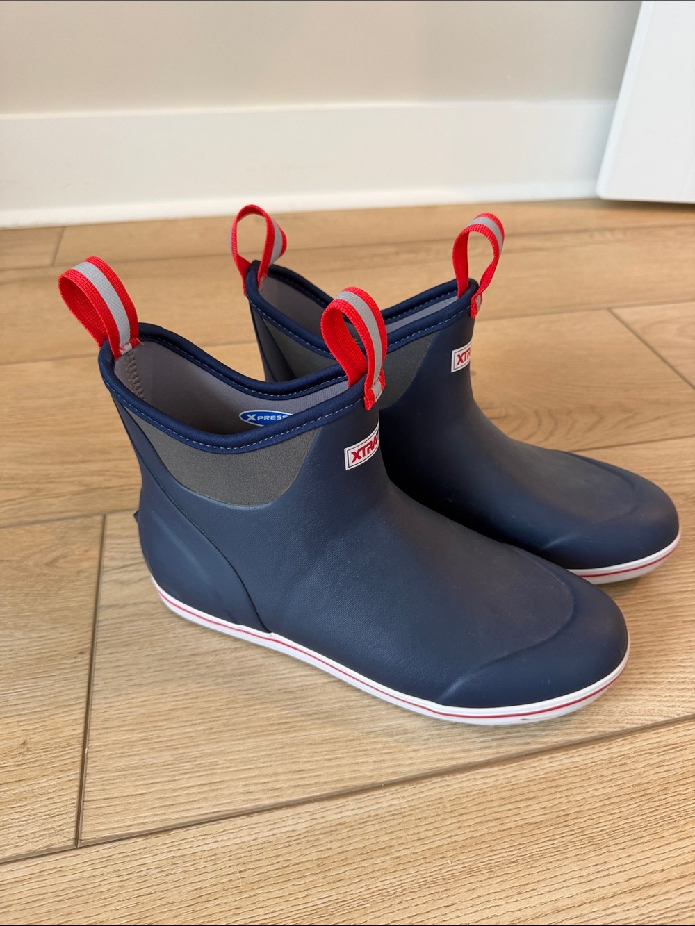Men’s size 10 xtratuf boots